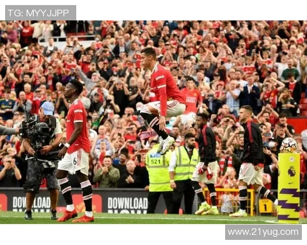 欧冠赛场惊现奇葩事件球迷冲入场内抢夺C罗球衣引热议 欧冠赛场惊现奇葩事件球迷冲入场内抢夺C罗球衣引热议